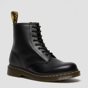 1460 Smooth Leather Lace Up Dr. Martens Black Boots